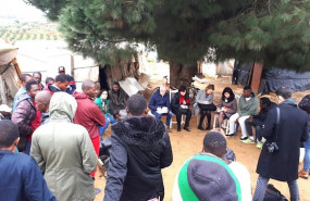 ep el relator en su visita a uno de los asentamientos de inmigrantes de lepe