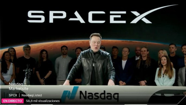 ep elon musk antes del comienzo de la sesion del viernes