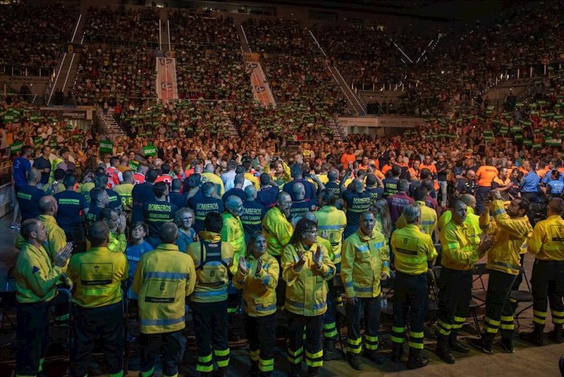 ep homenaje a afectados y equipos de extincion del incendio de gran canaria ep homenaje a afectados y equipos de extincion del incendio de gran canaria