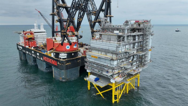 Iberdrola instala la estación convertidora de su 'megaparque' eólico marino 'East Anglia 3' | IBERDROLA ep iberdrola instala la estacion convertidora de su megaparque eolico marino east anglia 3