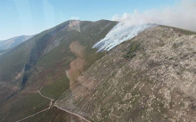 Imagen del frente del fuego en Palencia tomada desde un helicóptero | JCYL ep imagenfrentefuegopalencia tomadaun helicoptero
