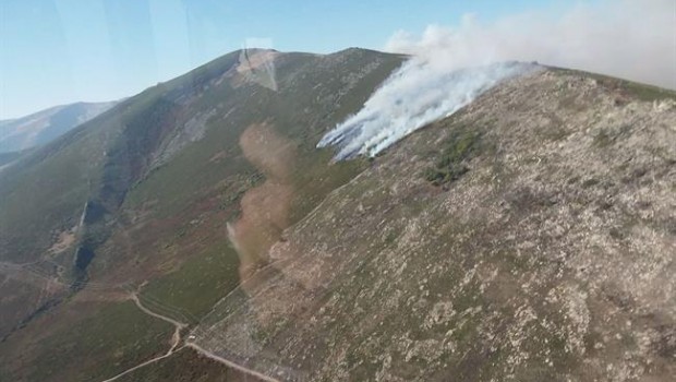ep imagenfrentefuegopalencia tomadaun helicoptero
