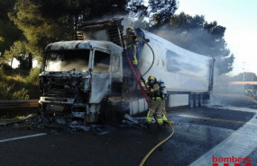 ep incendio de un camion con mercancias peligrosas en la ap-7 a la altura de larbo tarragona