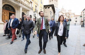 ep la alcaldesa de teruel emma buj el presidente del partido popular pablo casado y el presidente