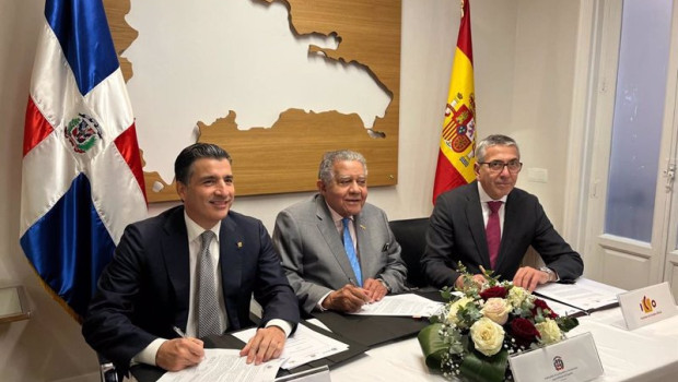ep pie de foto de izquierda a derecha presidente ejecutivo banco popular christopher paniagua