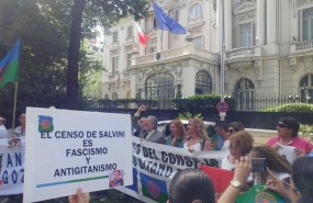 ep pueblo gitanomovilizala embajada italianapedirdimision de