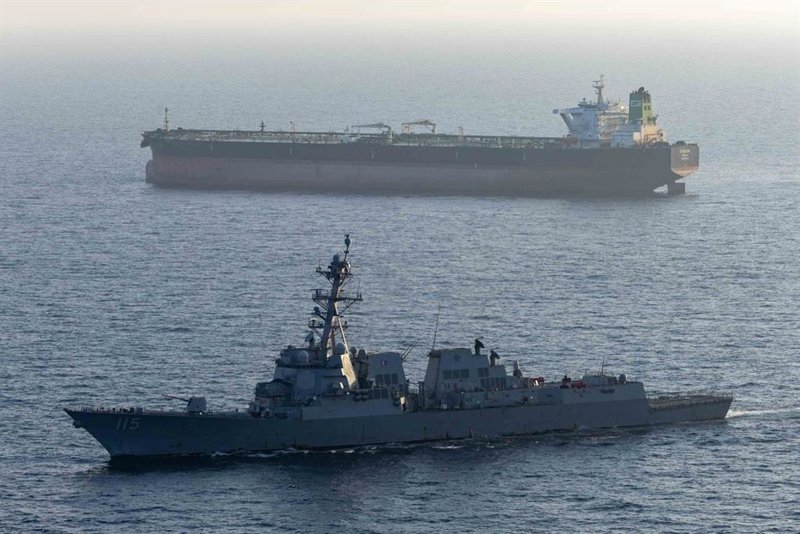 El petróleo cae con fuerza ante la posible reapertura del estrecho de Ormuz en un mes