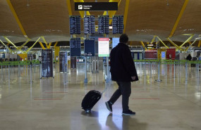 ep un pasajero camina por la terminal t4 del aeropuerto adolfo suarez madrid-barajas durante el ep un pasajero camina por la terminal t4 del aeropuerto adolfo suarez madrid-barajas durante el