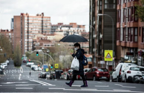 ep una mujer con mascarilla en madrid