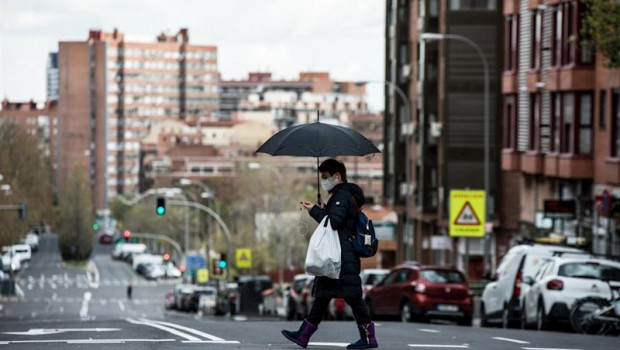 ep una mujer con mascarilla en madrid