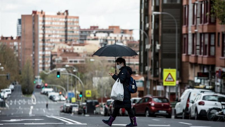 Una mujer con mascarilla en Madrid | Brais G. Rouco/SOPA Images via Z / DPA ep una mujer con mascarilla en madrid