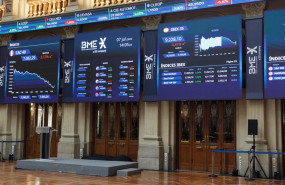 ep varios paneles del ibex 35 en el palacio de la bolsa a 7 de julio de 2023 en madrid espana