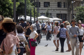 ep varios turistas recorren la ciudad