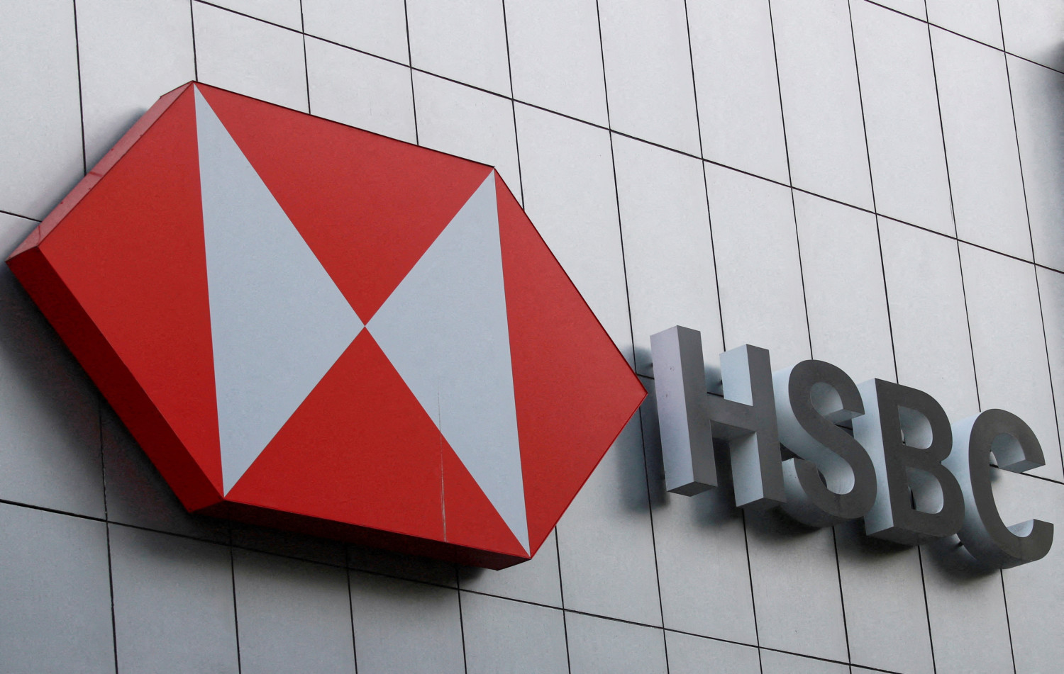 HSBC supera previsiones con sus resultados y anuncia recompra de acciones