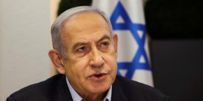 le premier ministre israelien benjamin netanyahu lors d une reunion hebdomadaire du cabinet au ministere de la defense 