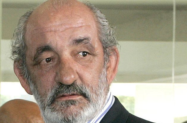 Dramaturgo estera mano Santos Llamas, el presidente de Caja España que acabó siendo moroso de la  entidad - Bolsamania.com