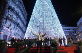 ep abel caballero durante el encendido de las luces de navidad de vigo