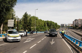 ep agentes de la policia municipal de madrid en un control policial en una de las salidas de la