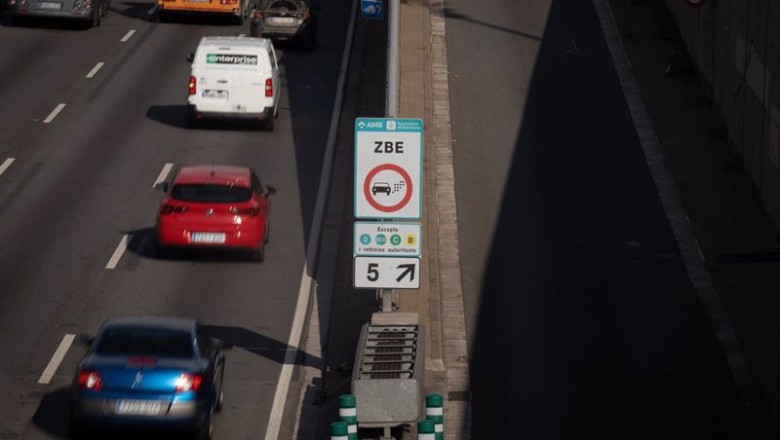 ep archivo cartel que delimita la zona de bajas emisiones zbe a 31 de diciembre de 2022 en ep archivo cartel que delimita la zona de bajas emisiones zbe a 31 de diciembre de 2022 en
