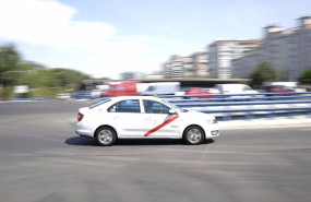 ep archivo   imagen de recurso de un taxi circulando por la ciudad de madrid