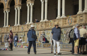 ep archivo   imagenes de recurso de turistas en la plaza de espana de sevilla andalucia espana a 22