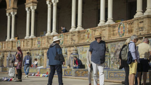 ep archivo   imagenes de recurso de turistas en la plaza de espana de sevilla andalucia espana a 22