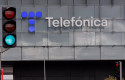 ep archivo un semaforo en verde frente a la fachada de la sede de telefonica a 6 de marzo de 2023 ep archivo un semaforo en verde frente a la fachada de la sede de telefonica a 6 de marzo de 2023