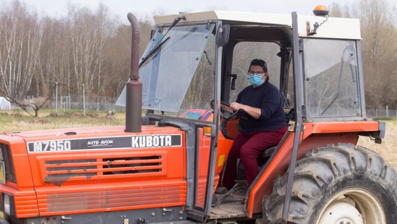 ep archivo   una mujer en su tractor