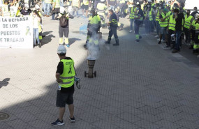 ep archivo   varios trabajadores de ence recorren las calles para protestar contra el cierre de la