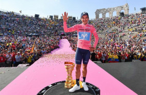 ep ciclista ecuatoriano richard carapaz celebratriunfo finalgiro 2019