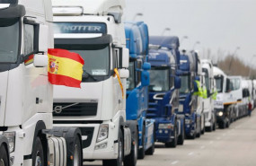 ep decenas de camiones estacionados en el poligono de amazon durante el noveno dia de paro nacional ep decenas de camiones estacionados en el poligono de amazon durante el noveno dia de paro nacional