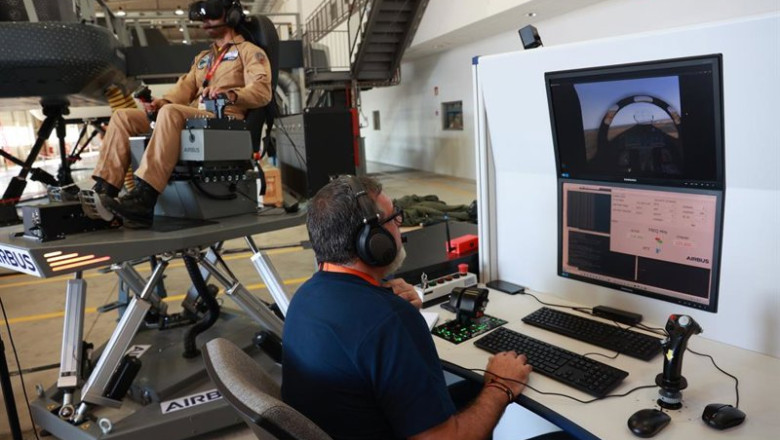 Demostración de unas prácticas de simulación de vuelo, dentro del acto de celebración del 15º aniversario del International Training Centre (ITC) Airbus San Pablo. | Rocío Ruz - Europa Press ep demostracion de unas practicas de simulacion de vuelo dentro del acto de celebracion del 15