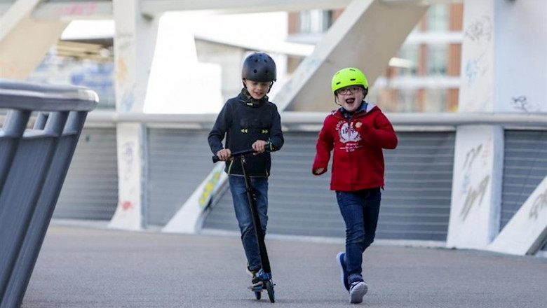ep dos ninos jugando en madrid espana a 11 de mayo de 2020 ep dos ninos jugando en madrid espana a 11 de mayo de 2020