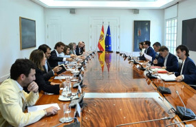 ep el presidente del gobierno pedro sanchez con la presidenta de la asociacion espanola de economia