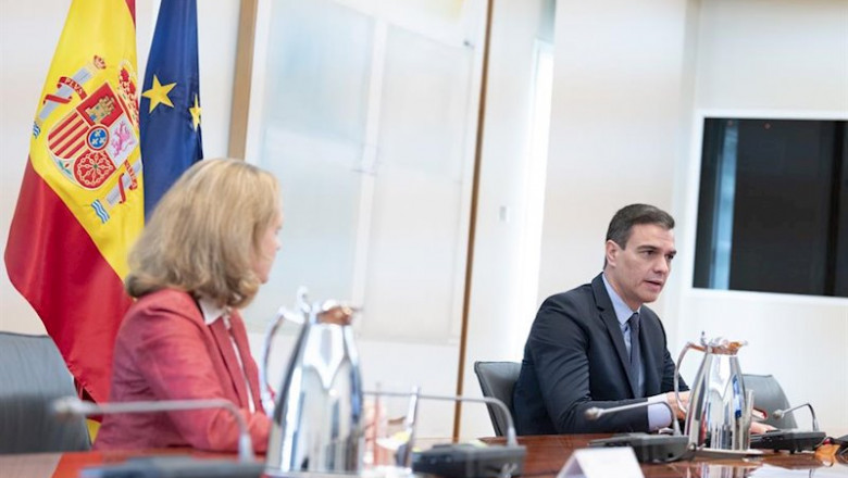 ep el presidente del gobierno pedro sanchez y la vicepresidenta tercera de asuntos economicos y