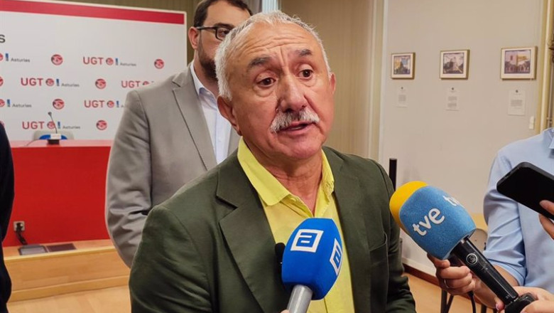 El secretario general de UGT, Pepe Álvarez, antes de inaugurar la Escuela Internacional de Verano 'Manuel Fernández López 'Lito' en Oviedo. | EUROPA PRESS ep el secretario general de ugt pepe alvarez antes de inaugurar la escuela internacional de verano