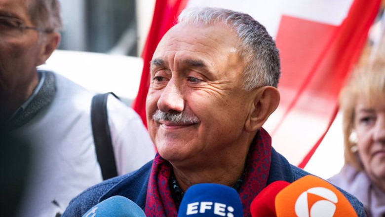 ep el secretario general de ugt pepe alvarez atiende a medios durante una concentracion ante la ep el secretario general de ugt pepe alvarez atiende a medios durante una concentracion ante la