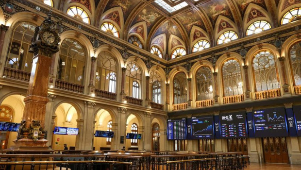 ep estado de la bolsa de madrid a 28 de julio de 2025 en madrid espana el ibex 35 cotizaba en los