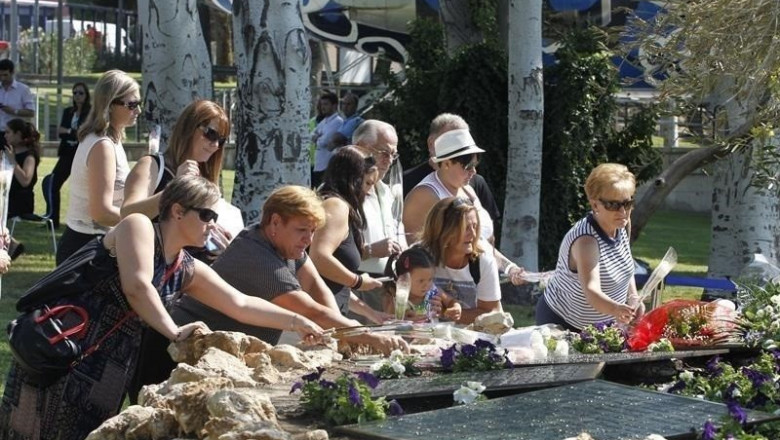 Familiares de las víctimas del accidente de Spanair | EUROPA PRESS - Archivo ep familiareslas victimasaccidentespanair rinde homenajelos fallecidosdecimo aniversario