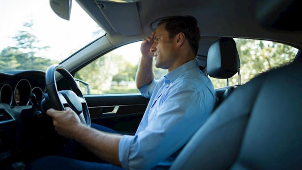 ep imagen de un conductor estresado al volante