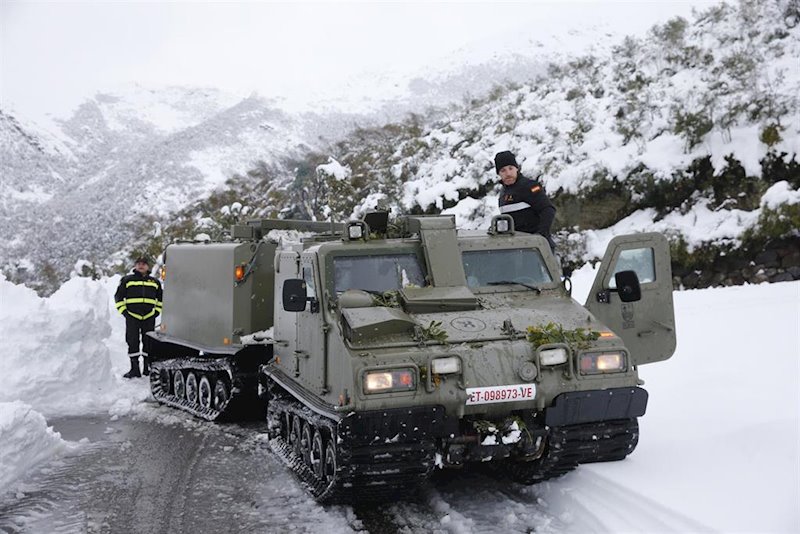 ep imagenes de la unidad militar de emergencia ume ayudando en asturias por las nevadas
