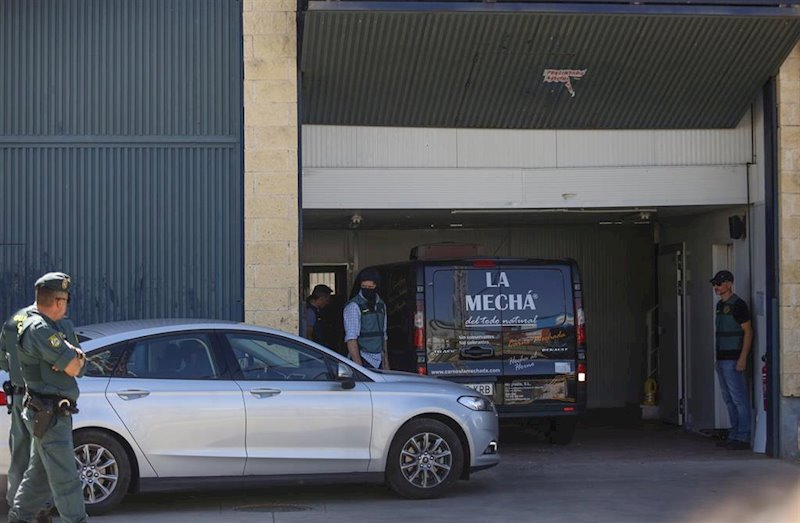 ep la guardia civil precinta la nave de magrudis tras el registro