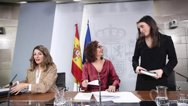 ep la ministra portavoz y de hacienda maria jesus montero y la ministra de igualdad irene montero al