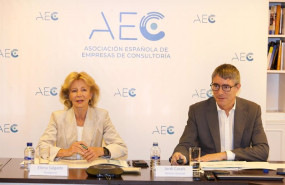 ep la presidenta de aec elena salgado y el director de la asociacion jordi casal
