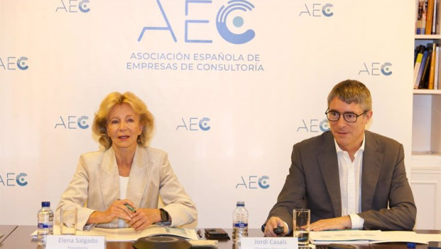 ep la presidenta de aec elena salgado y el director de la asociacion jordi casal