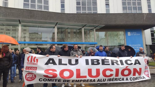 ep protesta de extrabajadores de alu iberica en a coruna