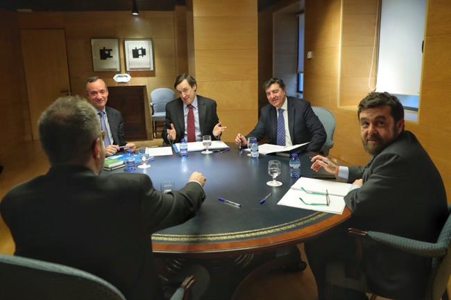 Rafael Hernando y Juan Carlos Girauta en la reunión entre PP y Ciudadanos | GPPOPULAR ep rafael hernandojuan carlos girautala reunionppciudadanos