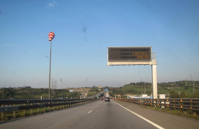 ep senal de radar de velocidad en la autopista a-8 y