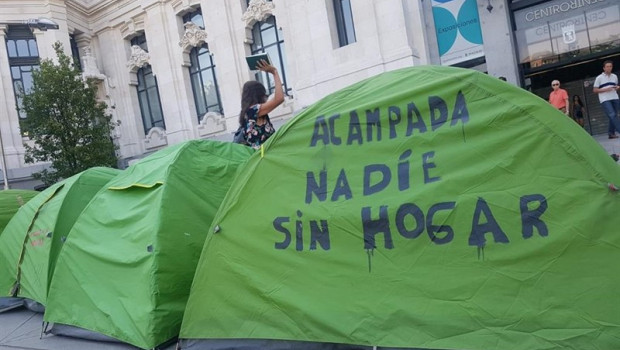 ep varias tiendascampana frentepalaciocibeleslas personastecho acampadaspaseoprado