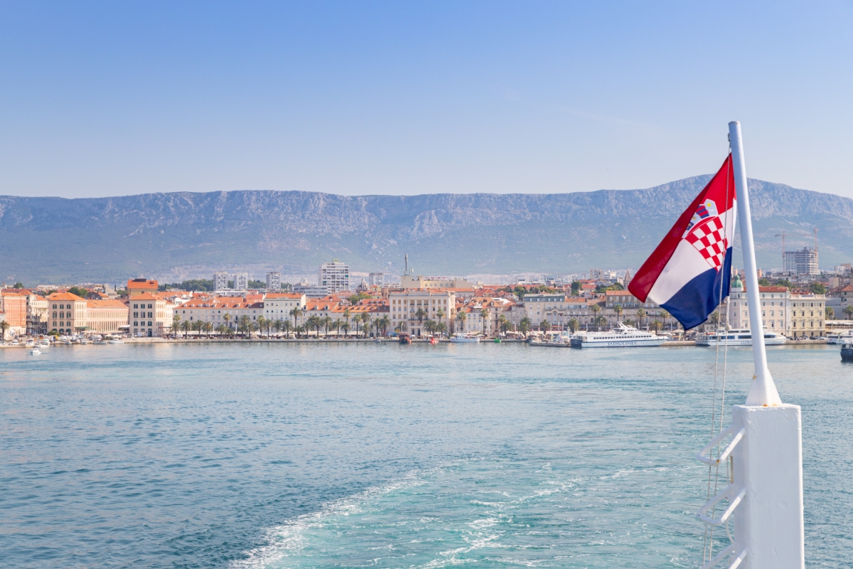 La UE incorpora a Croacia en el espacio Schengen, pero no a Bulgaria y Rumanía